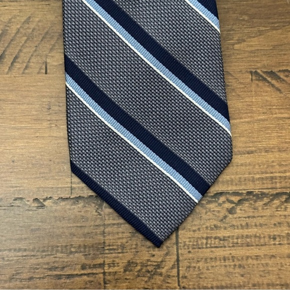 Tommy Hilfiger Men's Silk Blend Tie Gray Blue Stripe ~ MSRP: $65 - Picture 2 of 5
